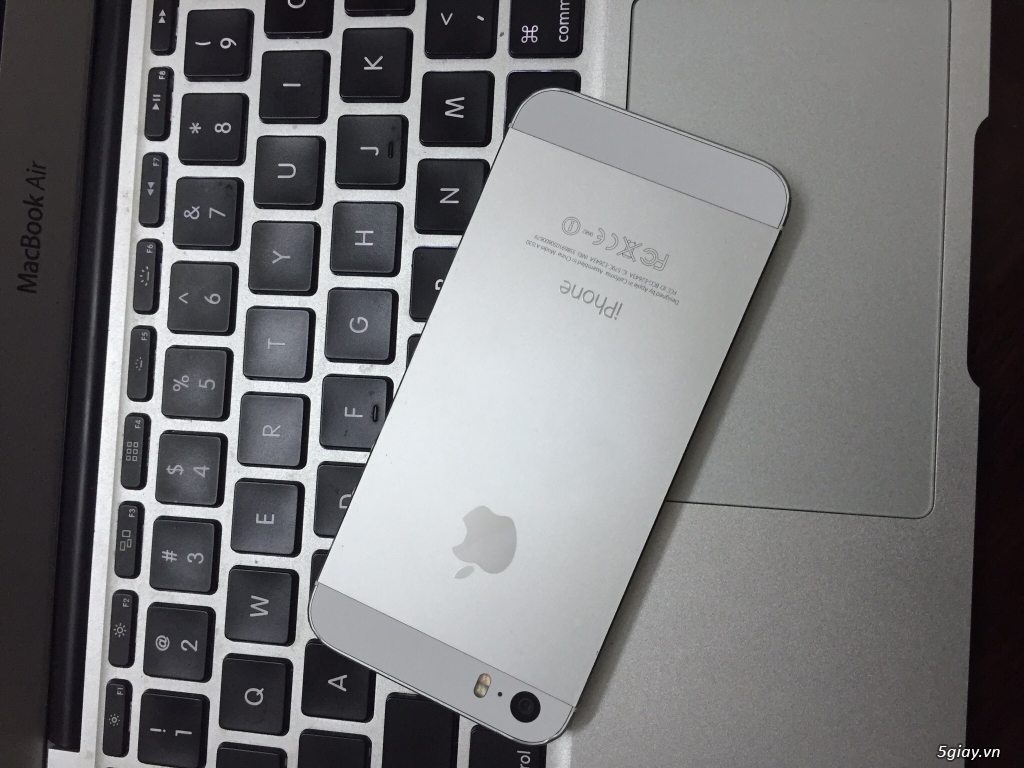 Bán iphone5s 16Gb trắng bạc nữ xài mới - 2