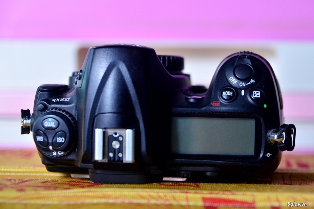 Body Nikon D300s và Lens Sigma 30mm F1.4 EX DC HSM (Nikon AF)