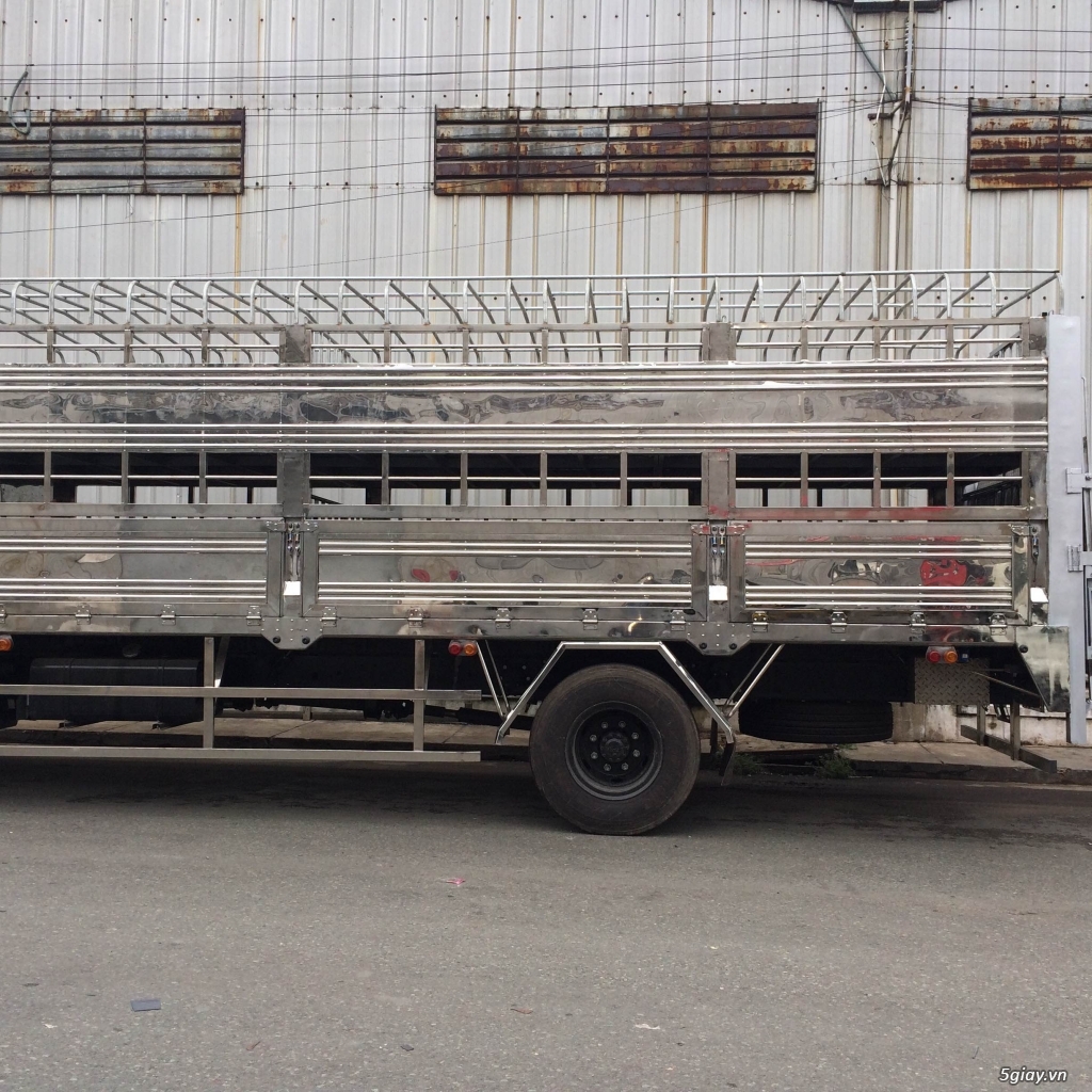 XE HINO FG THÙNG CHỞ HEO 9.4 TẤN