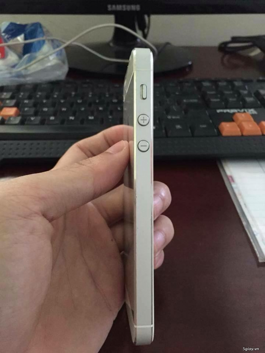 [ TP.HCM Q12 ] Cần bán IPhone 5 16GB White Wolrd & SamSung Galaxy Core Prime . - 1