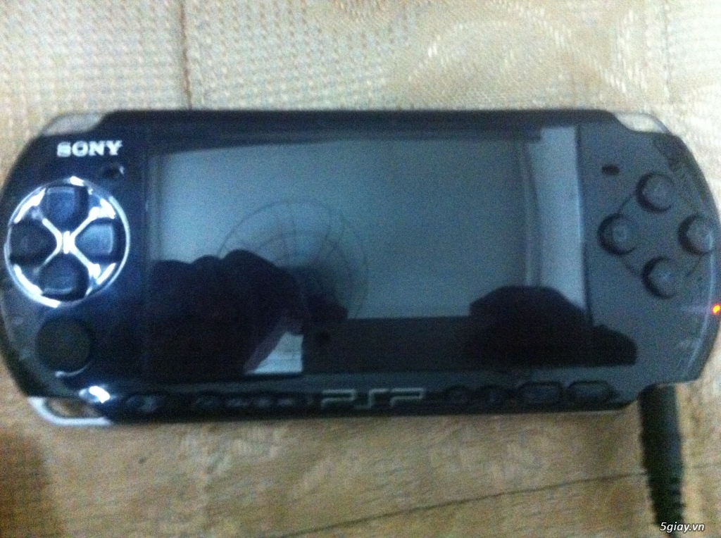 Bán PSP 3k màu đen giá tốt !