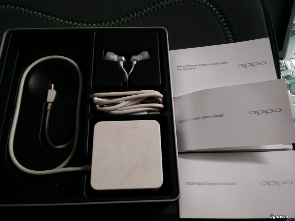 Cần bán find 7a - màu trắng, nguyên zin, full box còn bảo hành 17/10/2015