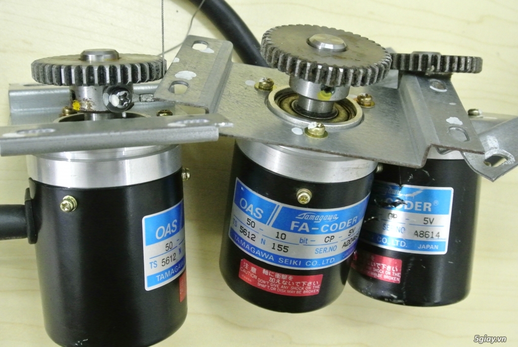 Cần bán encoder Omron cũ, 100, 200, 1000 xung, áp từ 5 đến 24V