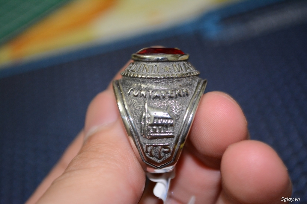 Tân Bình: Vài cái nhẫn mỹ hợp kim cần ra đi