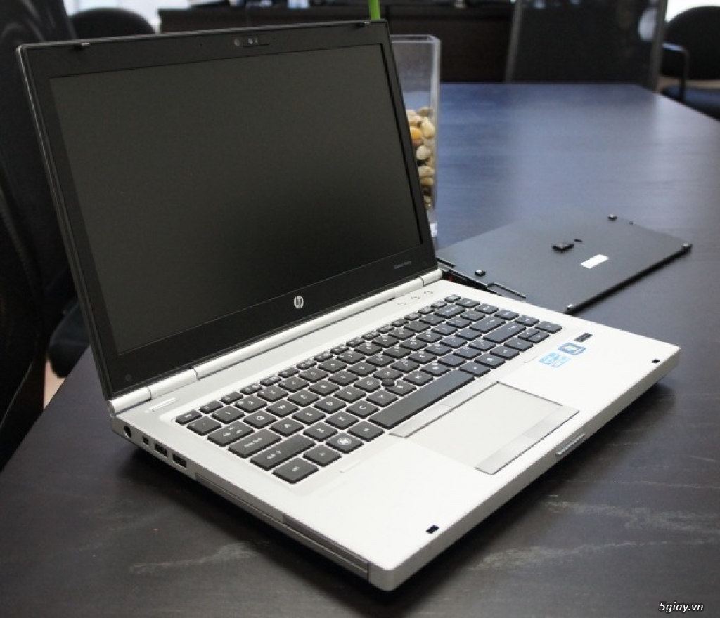 Bán laptop hp elitebook 8460p ( ram 4G- hdd 250G) màu bạc, máy nguyên zin