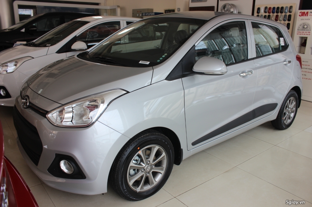 Hyundai i10 1.0AT 2015 giá bèo - 2