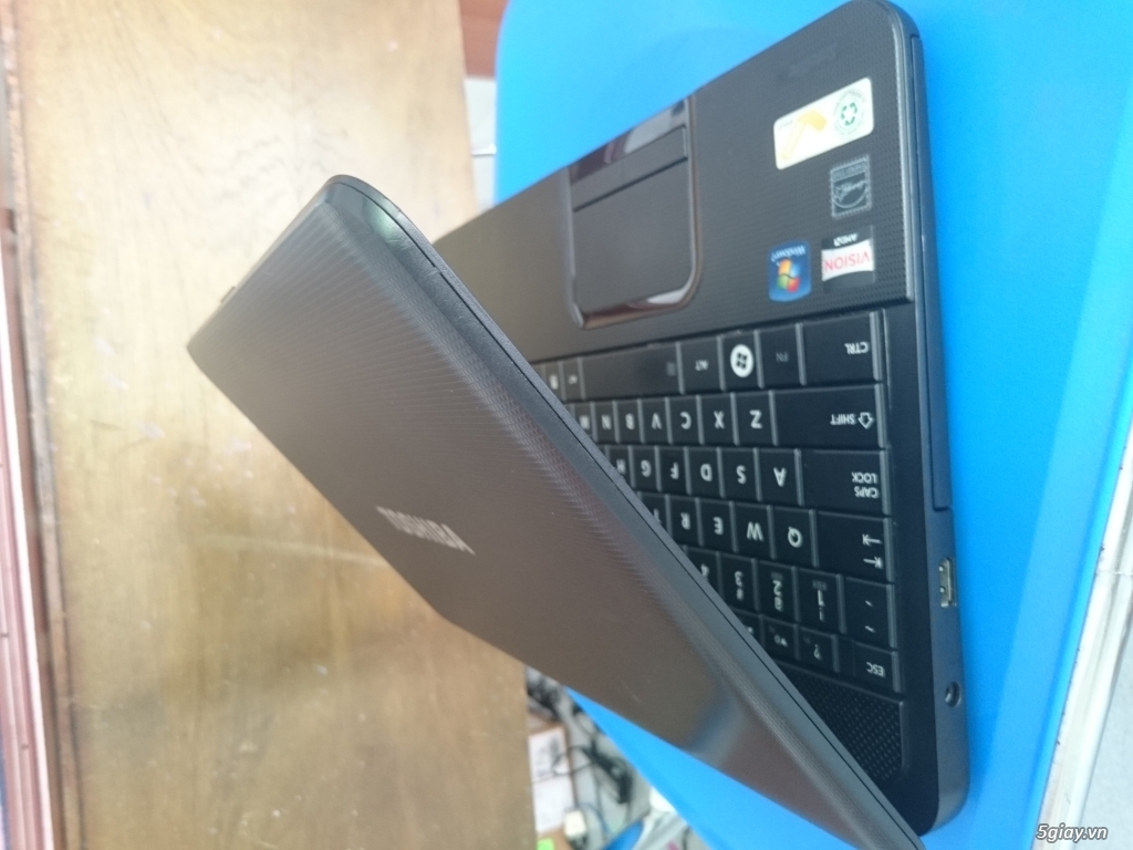 Laptop Toshiba AMD E300, 2GB, 500GB - 4