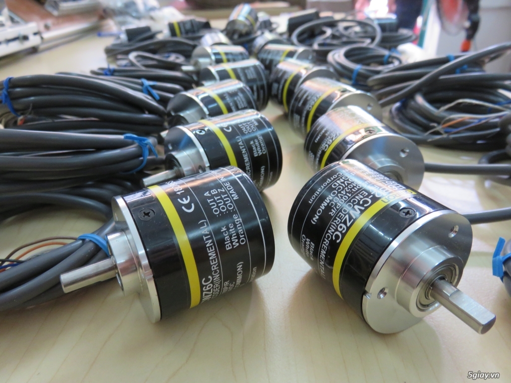 Cần bán encoder Omron cũ, 100, 200, 1000 xung, áp từ 5 đến 24V