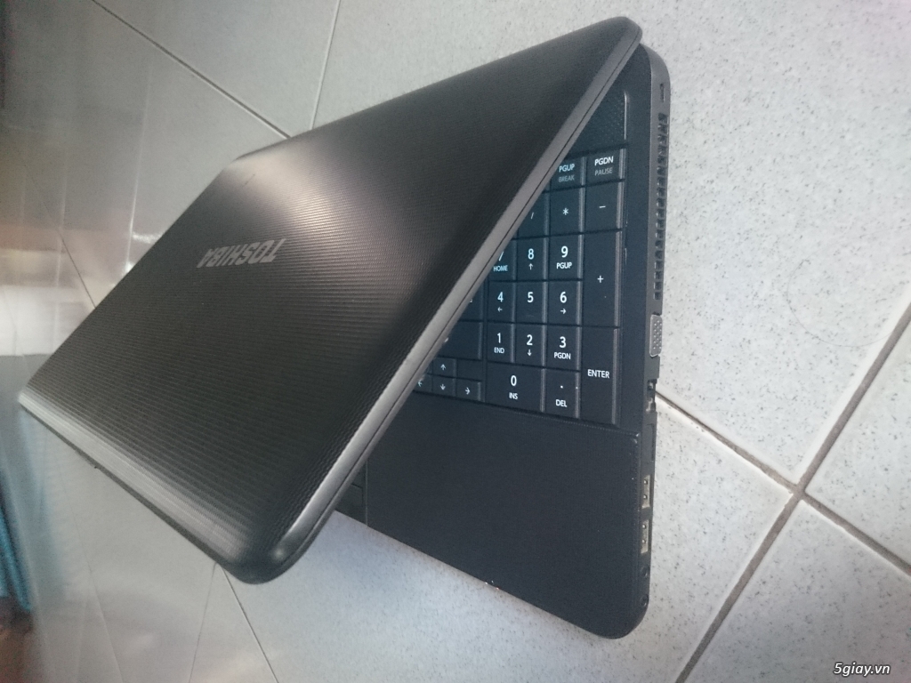 Laptop Toshiba AMD E300, 2GB, 500GB - 3