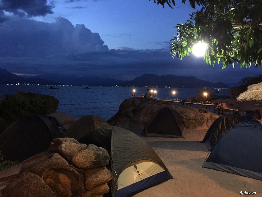 Du lịch sinh thái Sao Biển -Cam Ranh: ngủ lều, chèo thuyền Kayak, lặn ngắm san hô, BBQ, lửa trại.