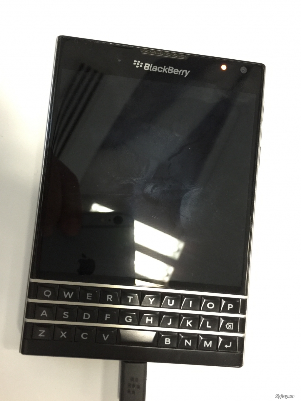 Bán xác Blackberry Pasport (Hư màn hình)