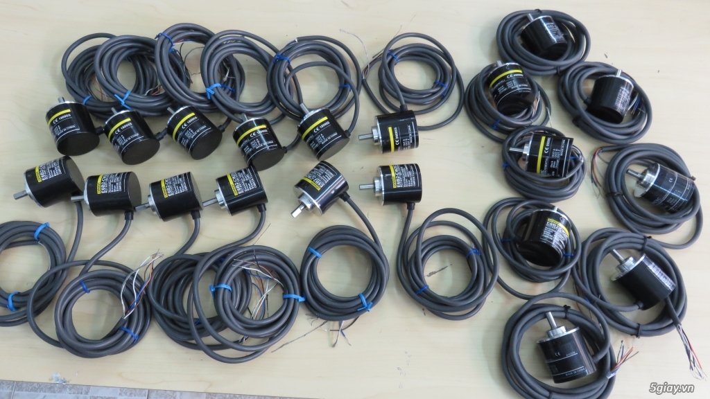 Cần bán encoder Omron cũ, 100, 200, 1000 xung, áp từ 5 đến 24V