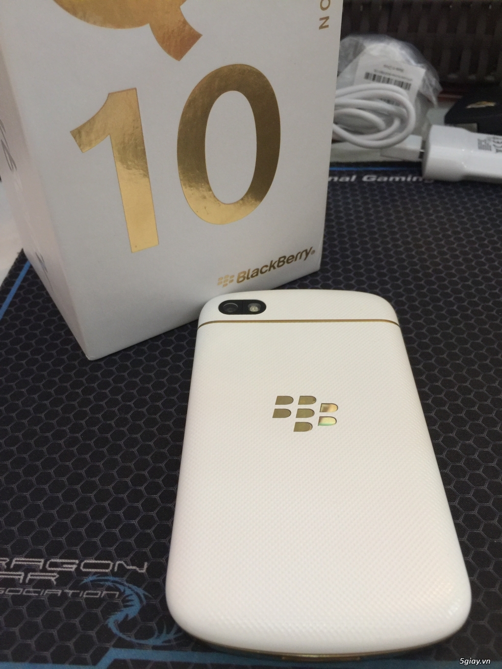 [HCM] Bán Black Berry Q10 Gold Edition xịn, pin 777 like new giá tốt