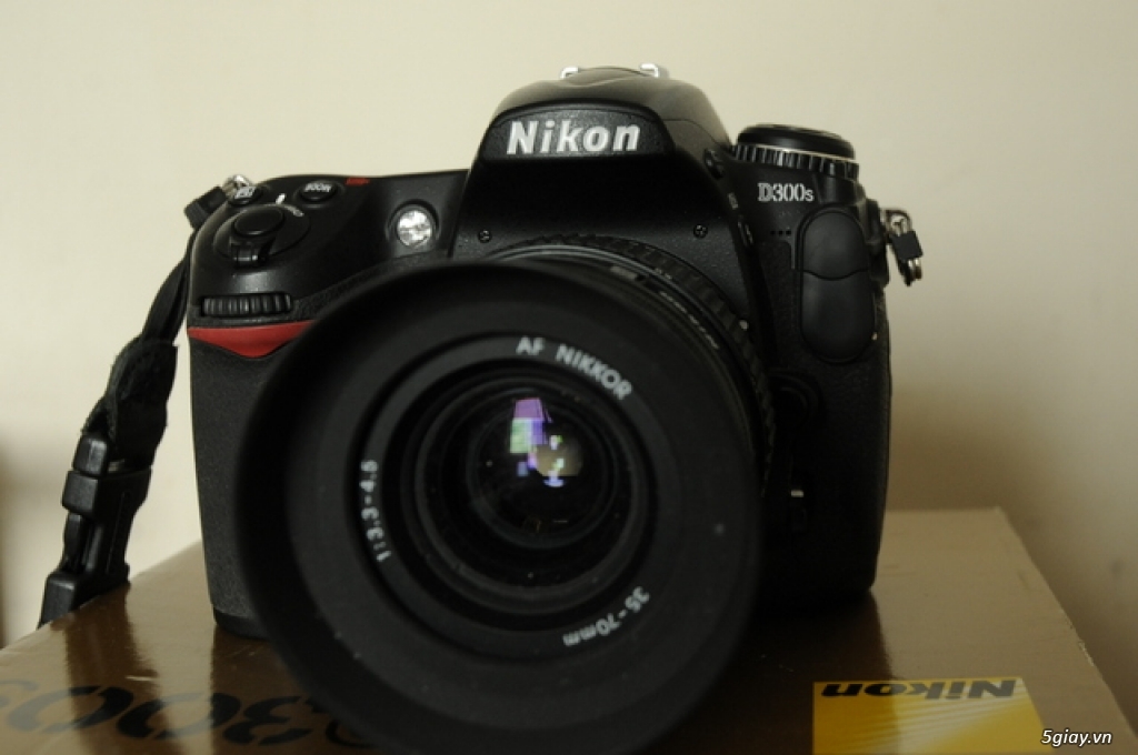 Can ban Nikon 5D mark1 ,like new,nikon len 24-105 f4L,hang USA du hop,pin,sac,day..