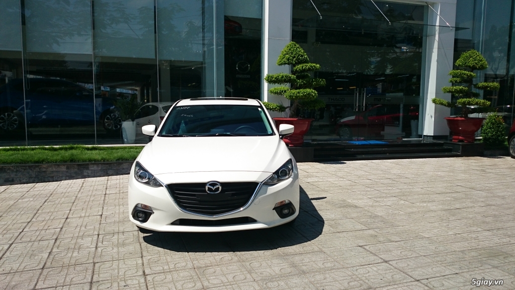 Mazda 3 HatchBack Trắng đẹp tuyệt vời