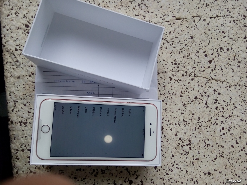 Đang ở singapore ai co nhu cầu mua iphone 6s plus 64 đặt hàng