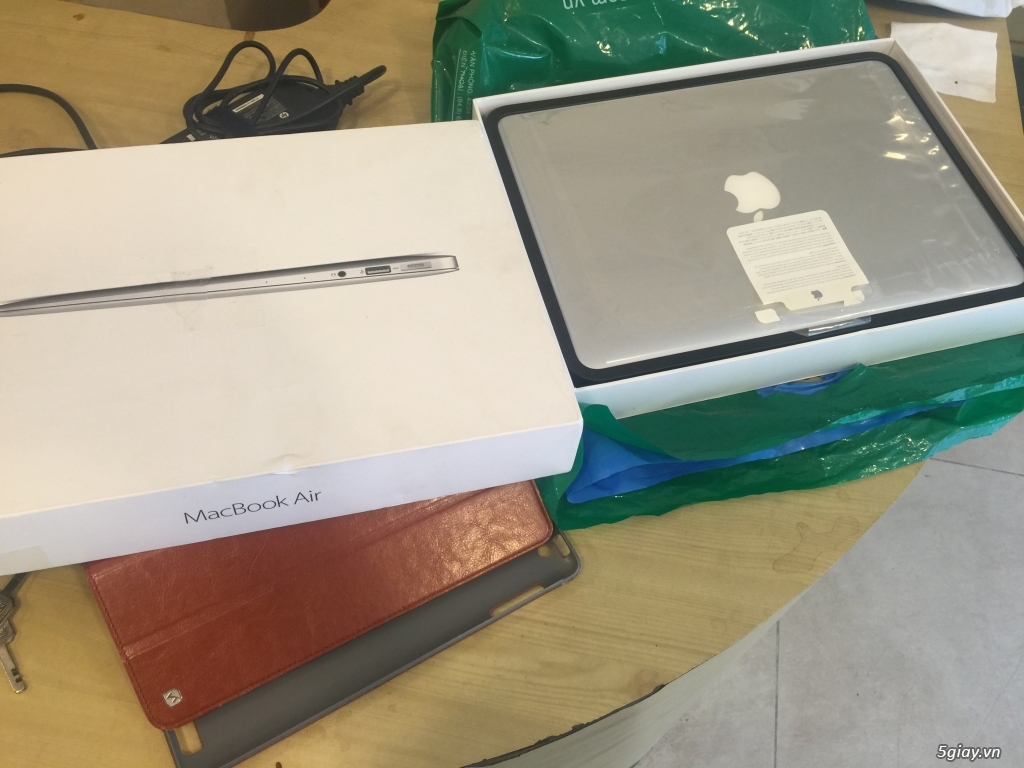 Bán Macbook Air Early 2015 SSD 256 có Option RAM 8G