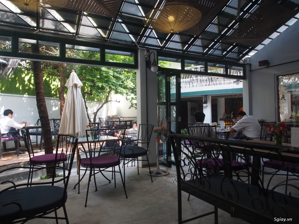 Corner Caffe & Dining - Góc bình yên giữa phố thị Sài Gòn. - 1
