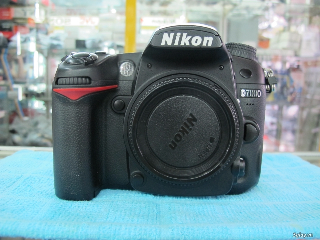 Nikon D7000 hàng xách tay mỹ mới trên 98%. Fullbox phụ kiện đầy đủ zin(pin,sạc, dây đeo). 3,2K shot. - 2
