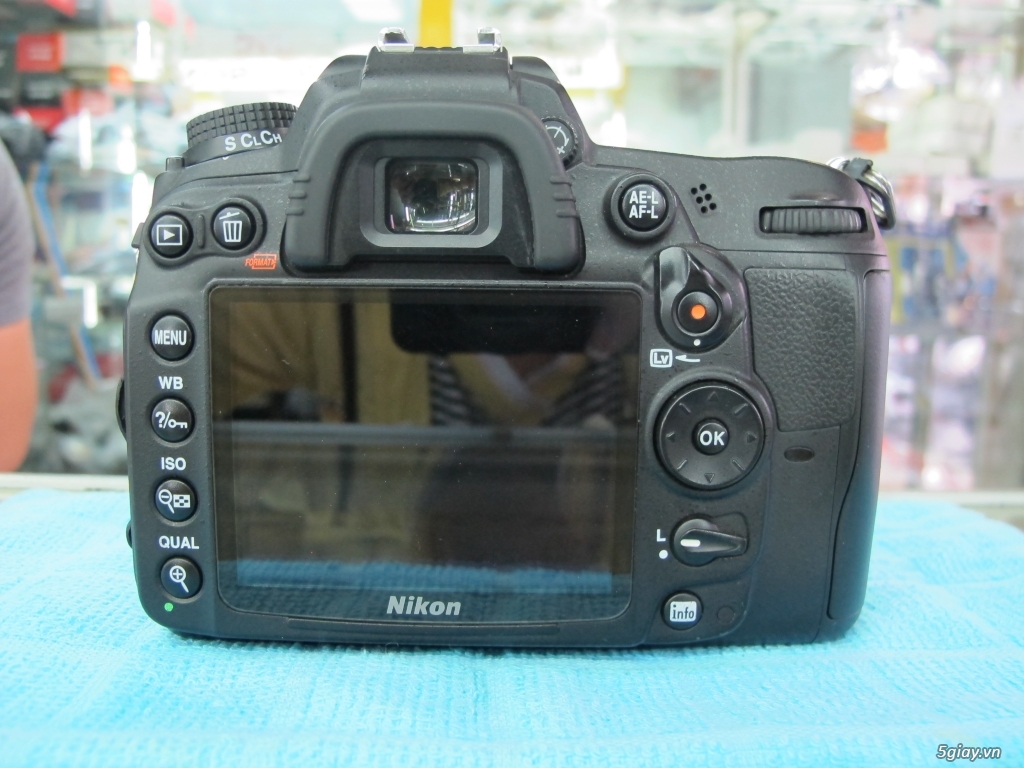 Nikon D7000 hàng xách tay mỹ mới trên 98%. Fullbox phụ kiện đầy đủ zin(pin,sạc, dây đeo). 3,2K shot. - 3