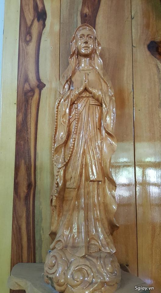 Tượng Mẹ Maria bằng gốc gỗ trai,xá xị thơm.