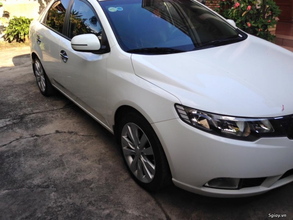 Kia Forte MT màu trắng 2012 - 2