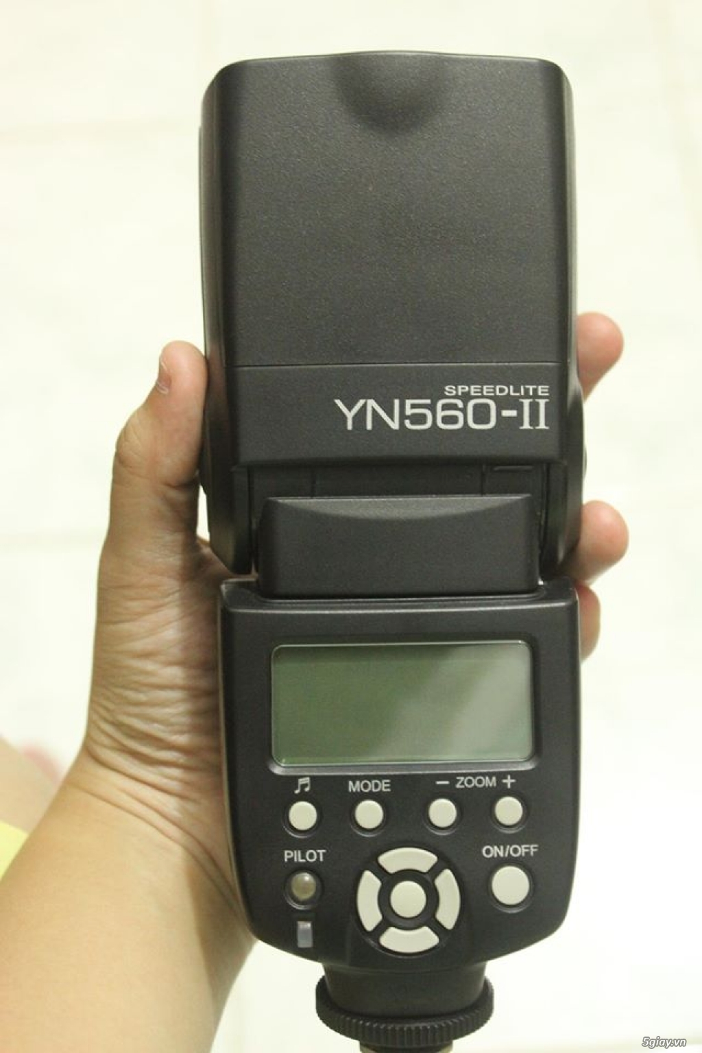 Canon 40D (80k shot) - Canon 50 1.8 II - Canon 18 - 200 IS - Flash YN 560 II - 7