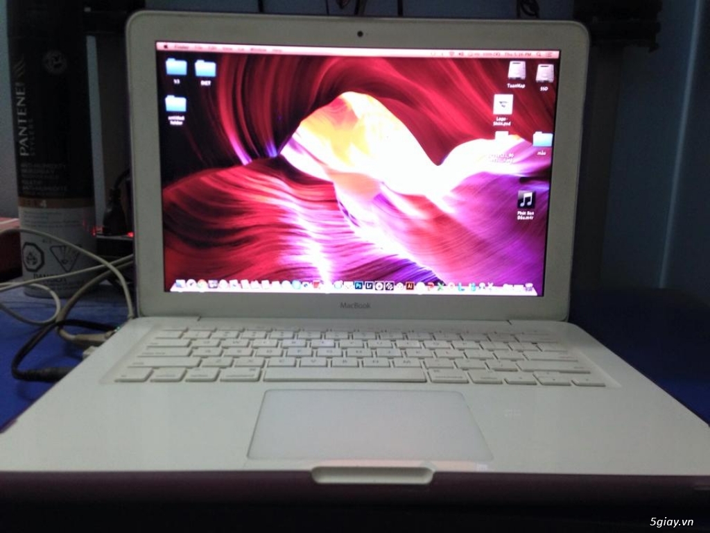 Macbook White 2010 - 1