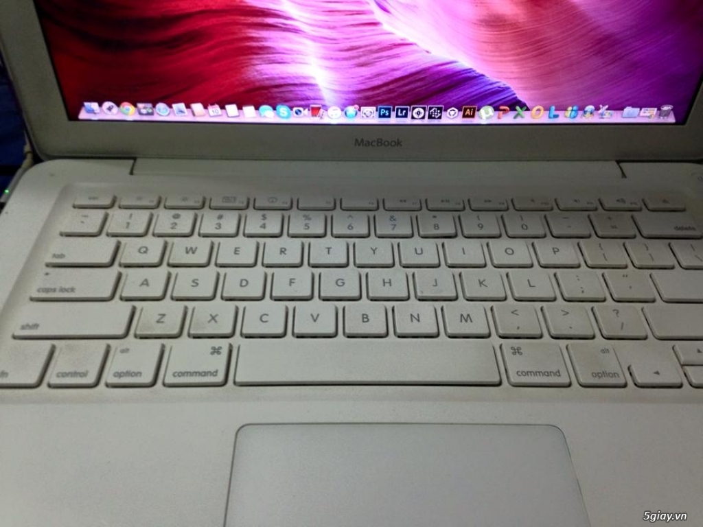 Macbook White 2010 - 2