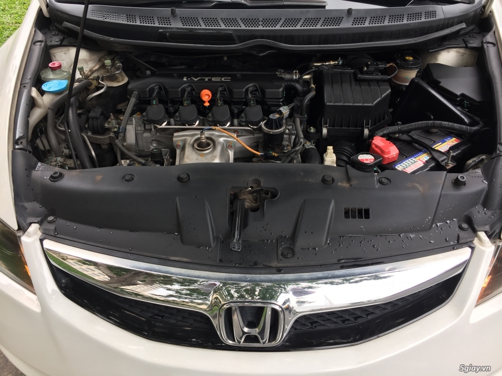 xe Honda Civic 1.8L, số tự động, màu trắng. Xuất xưởng 2011 - 5