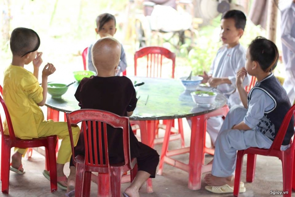 Dove Club - Thăm trẻ em mồ côi và người già neo đơn tại Chùa Cẩm Phong - Tây Ninh - 15