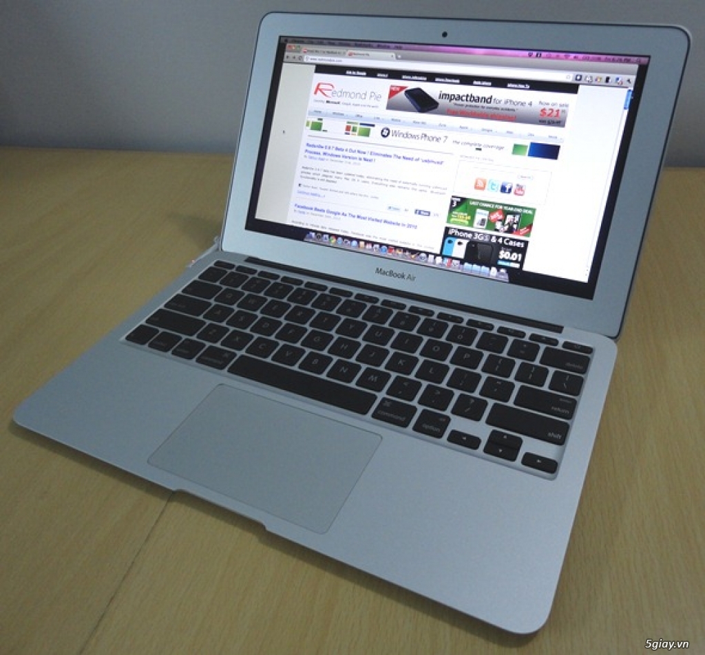 Apple MacBook Air (MC968LL/A) (Mid 2011) (Intel Core i5-2467M 1.6GHz, 2GB RAM, 64GB SSD, VGA Intel H