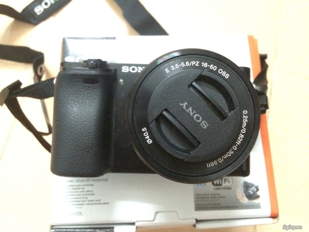 Bán Sony Alpha A6000 (E 16-50MM F3.5-5.6 OSS) Lens kit và Lens Sony E 55-210mm F4.5-6.3 OSS
