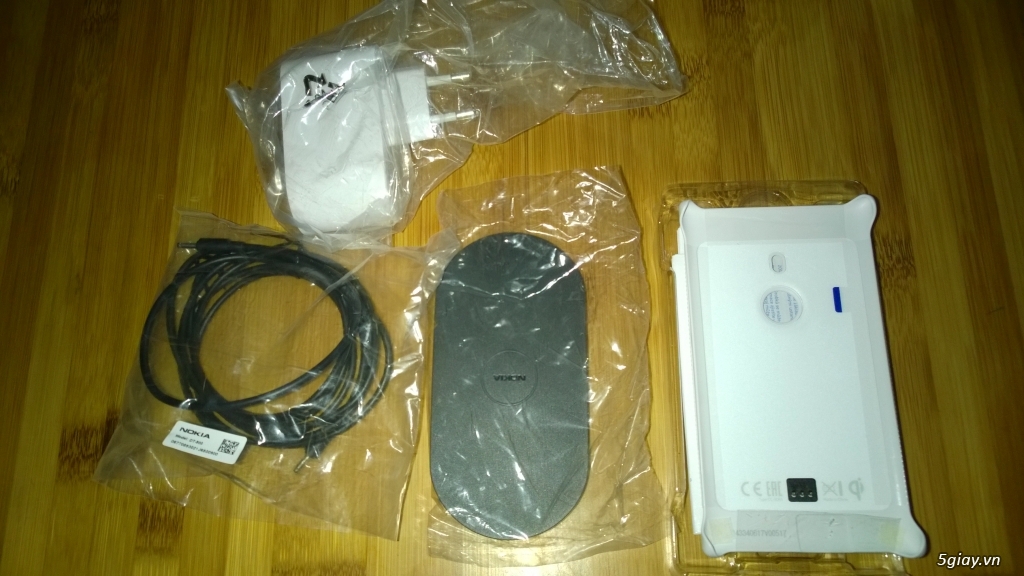 HCM - Cần bán Dock sạc không dây DT-900 và ốp sạc Lumia 925 CC-3065 - 1