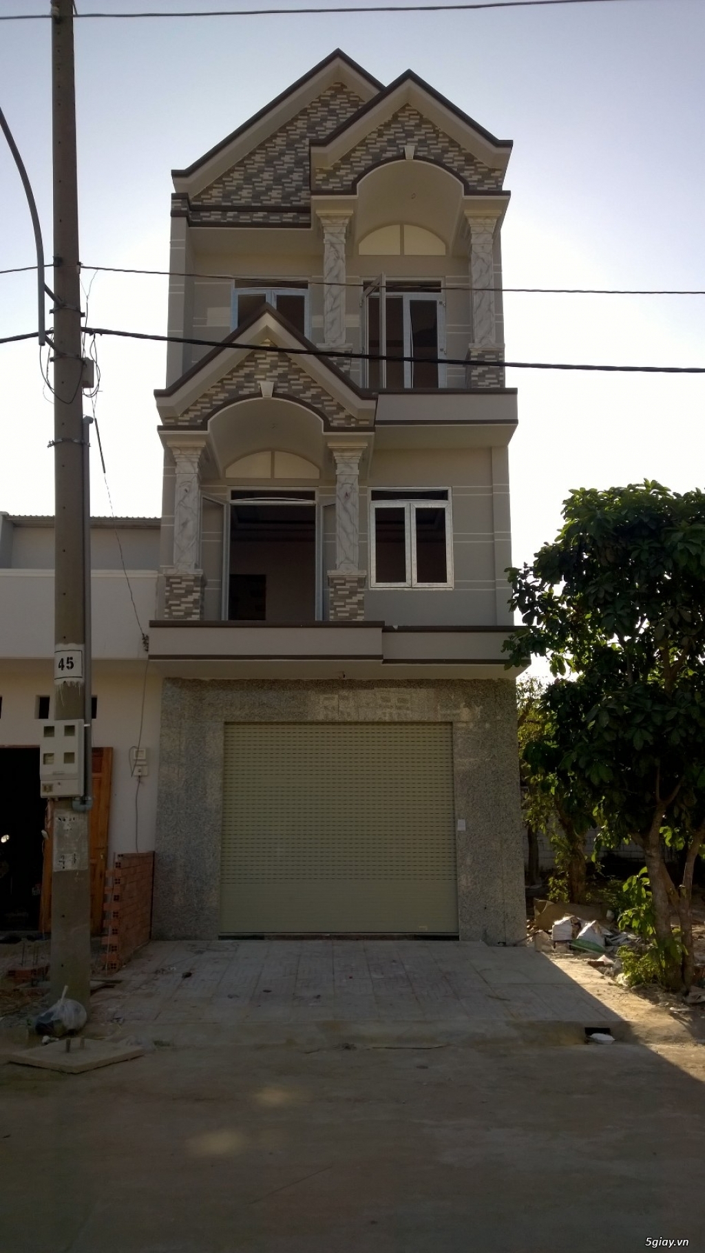 Nhà TTHC Dĩ An Bình Dương