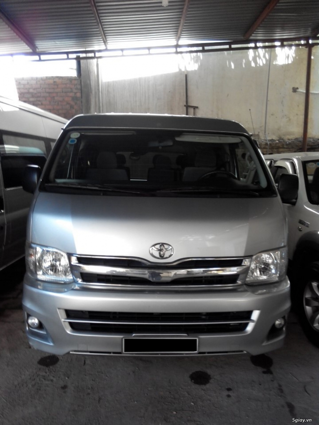 Hiace Super Wagon - máy Xăng 10 chỗ