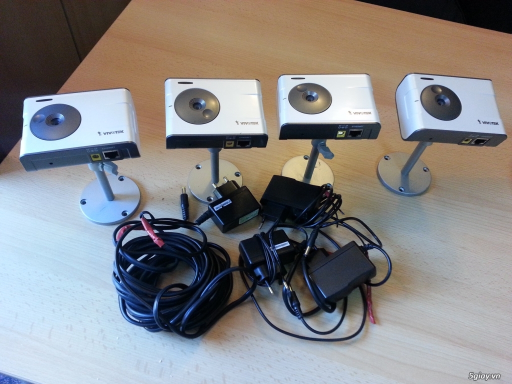 Thanh lý 6 camera ip7135 vivotek mới 95% giá 2tr - 1