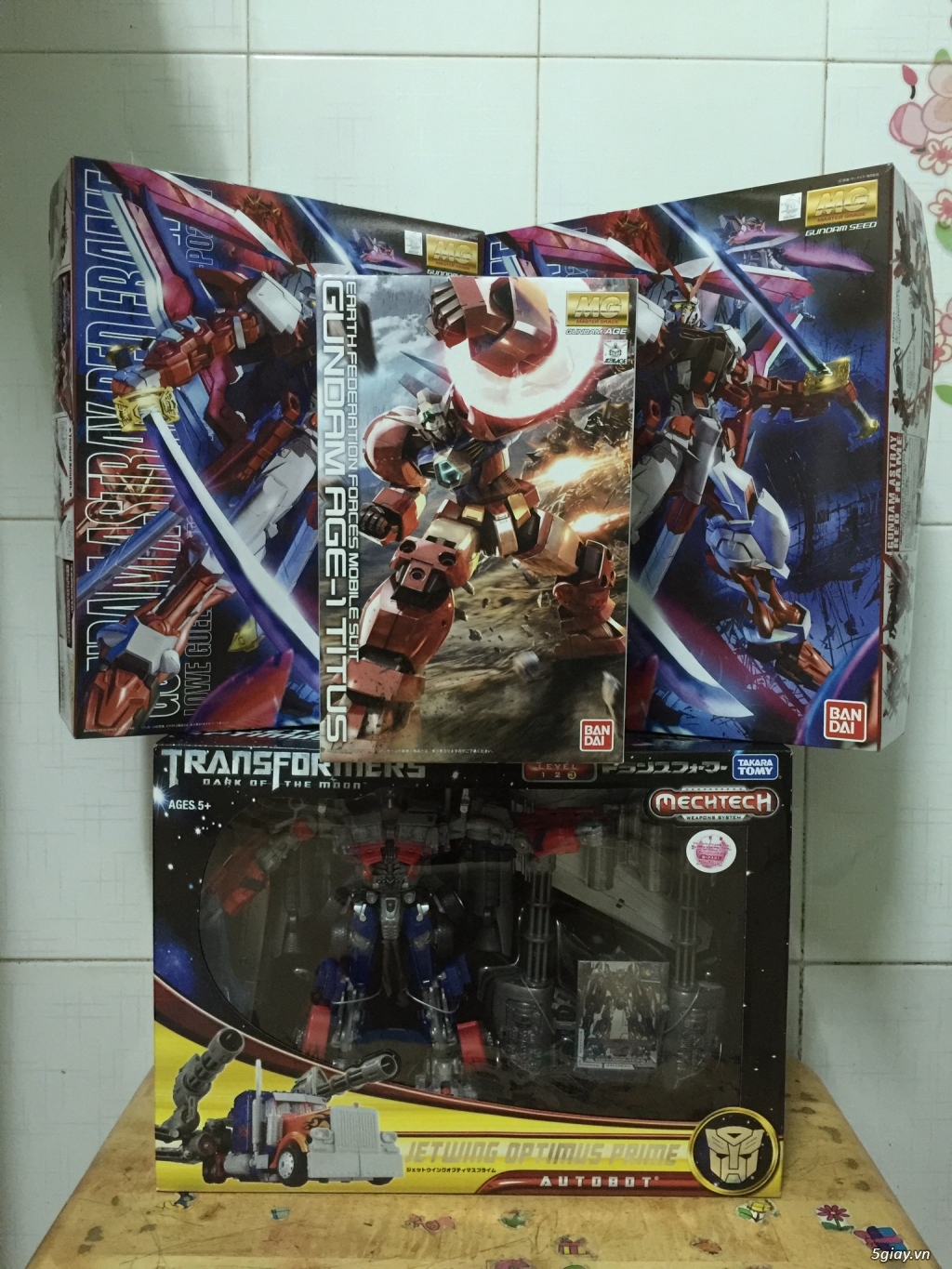 Gundam Bandai Astray red frame MG, AGE Titus MG, Optimus Jetwing leader Takara Tomy - 2