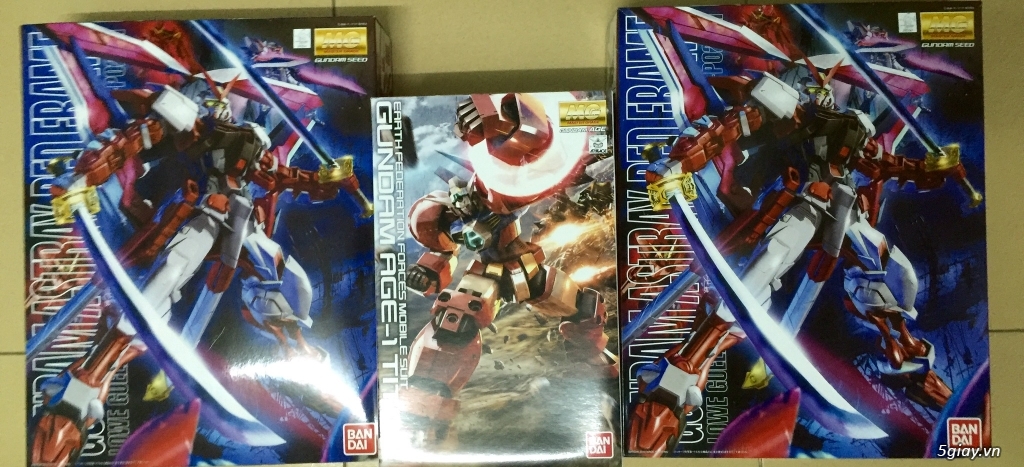 Gundam Bandai Astray red frame MG, AGE Titus MG, Optimus Jetwing leader Takara Tomy