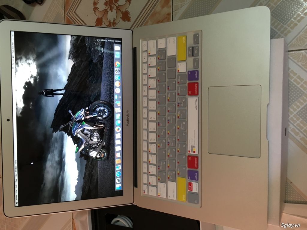 Macbook air i5 13inch 2015 Full Box Nguyên Hộp Mới Mua Tại Haloshop - 2
