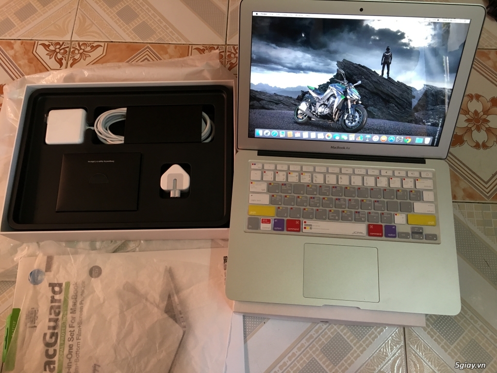 Macbook air i5 13inch 2015 Full Box Nguyên Hộp Mới Mua Tại Haloshop - 3
