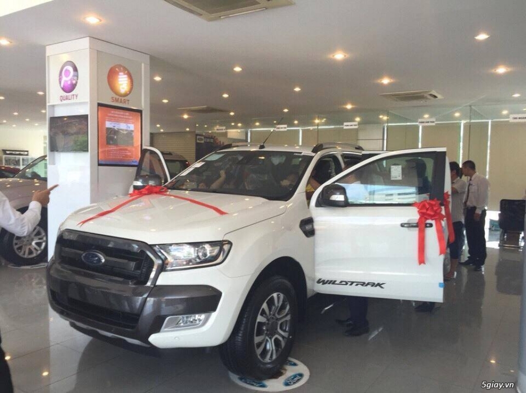 xe Ford Ranger WT 3.2 đủ màu : trắng, cam, đen, bạc , xám