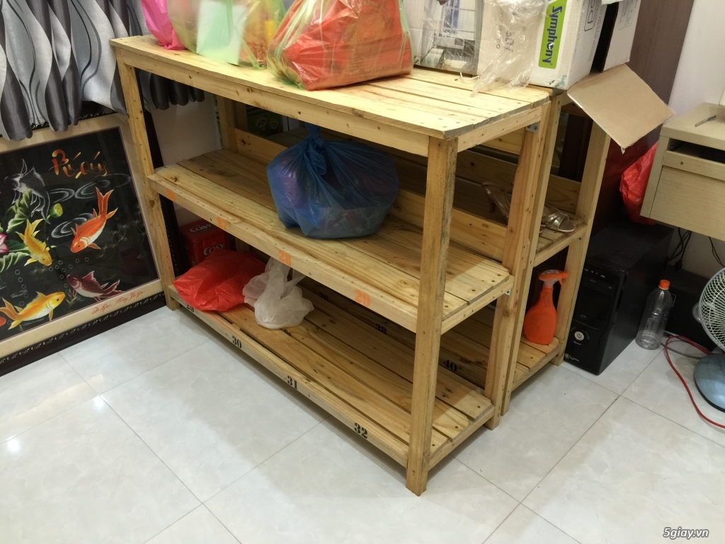 Quạt treo tường Hali 80k, Kệ gỗ pallet 200k 5giay