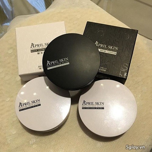 Phấn nước che mụn thần thánh April Skin Magic Snow Cushion + Mút trang điểm The Face Shop