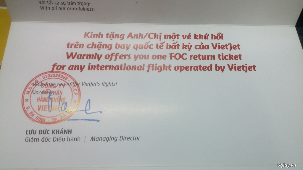 Bán 1 vé khứ hồi quốc tế của VietJet Air