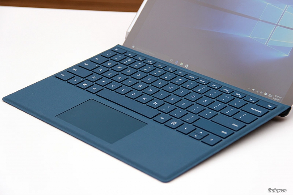 Bàn phím surface pro 4 giá : 3,200,000 hàng new seal - 3