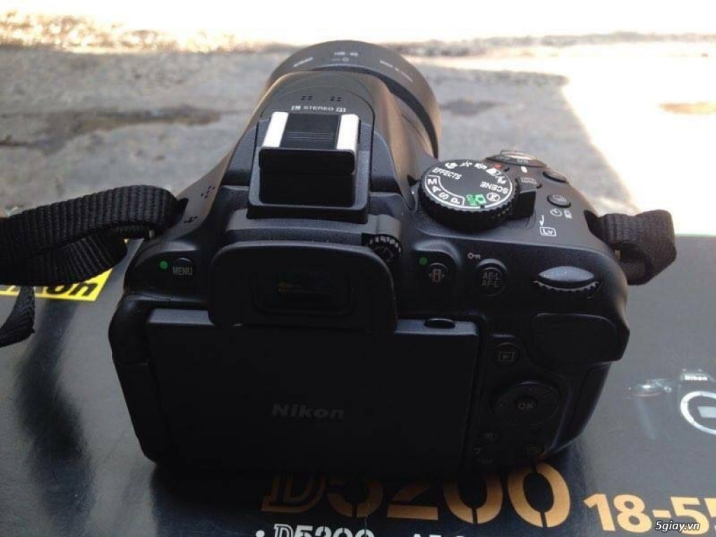Nikon D5200 fullbox + 35mm 1.8  99% giá sốc