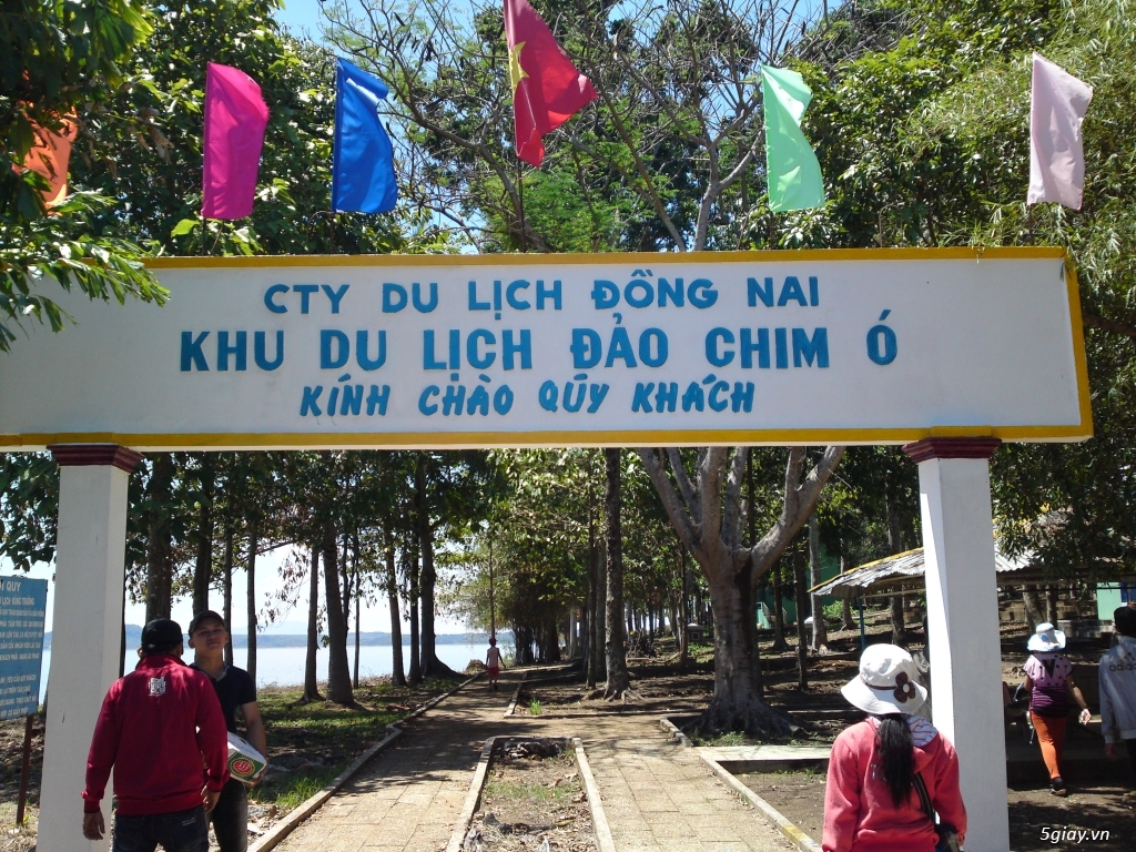 1 bữa đi câu cá dã ngoại của anh em 5giay trên hồ  Trị An