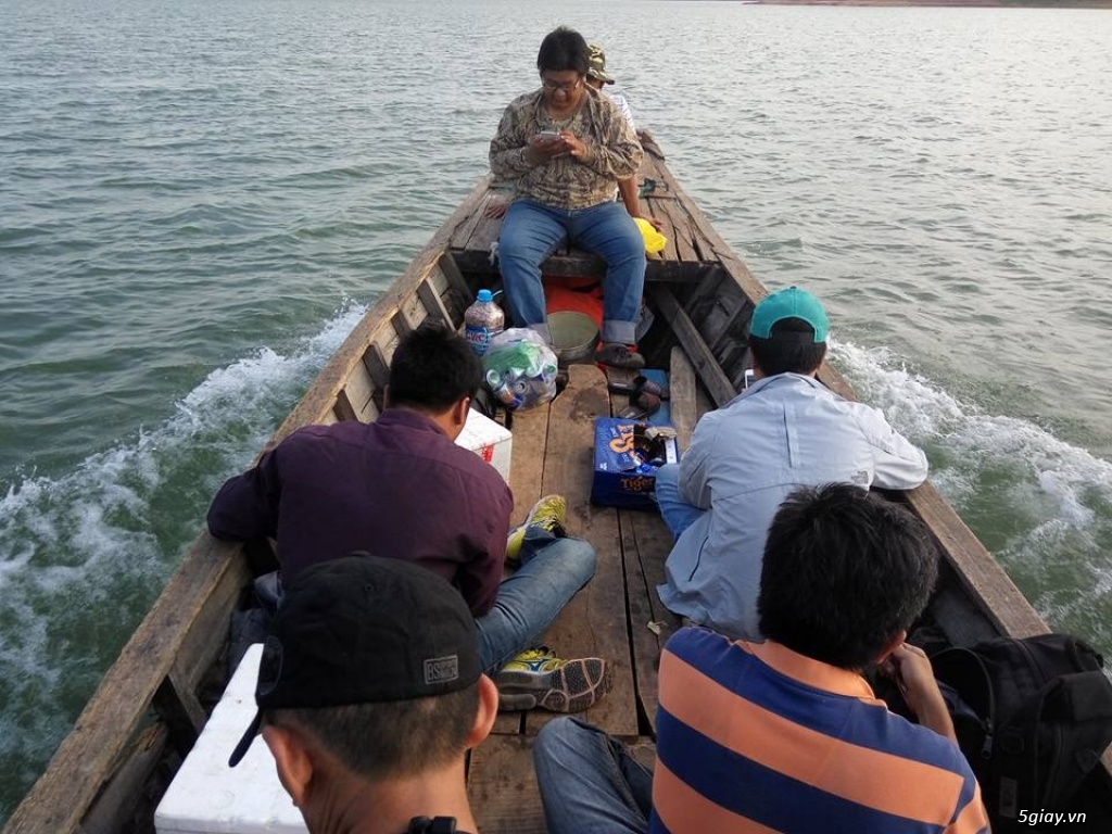 1 bữa đi câu cá dã ngoại của anh em 5giay trên hồ  Trị An - 1