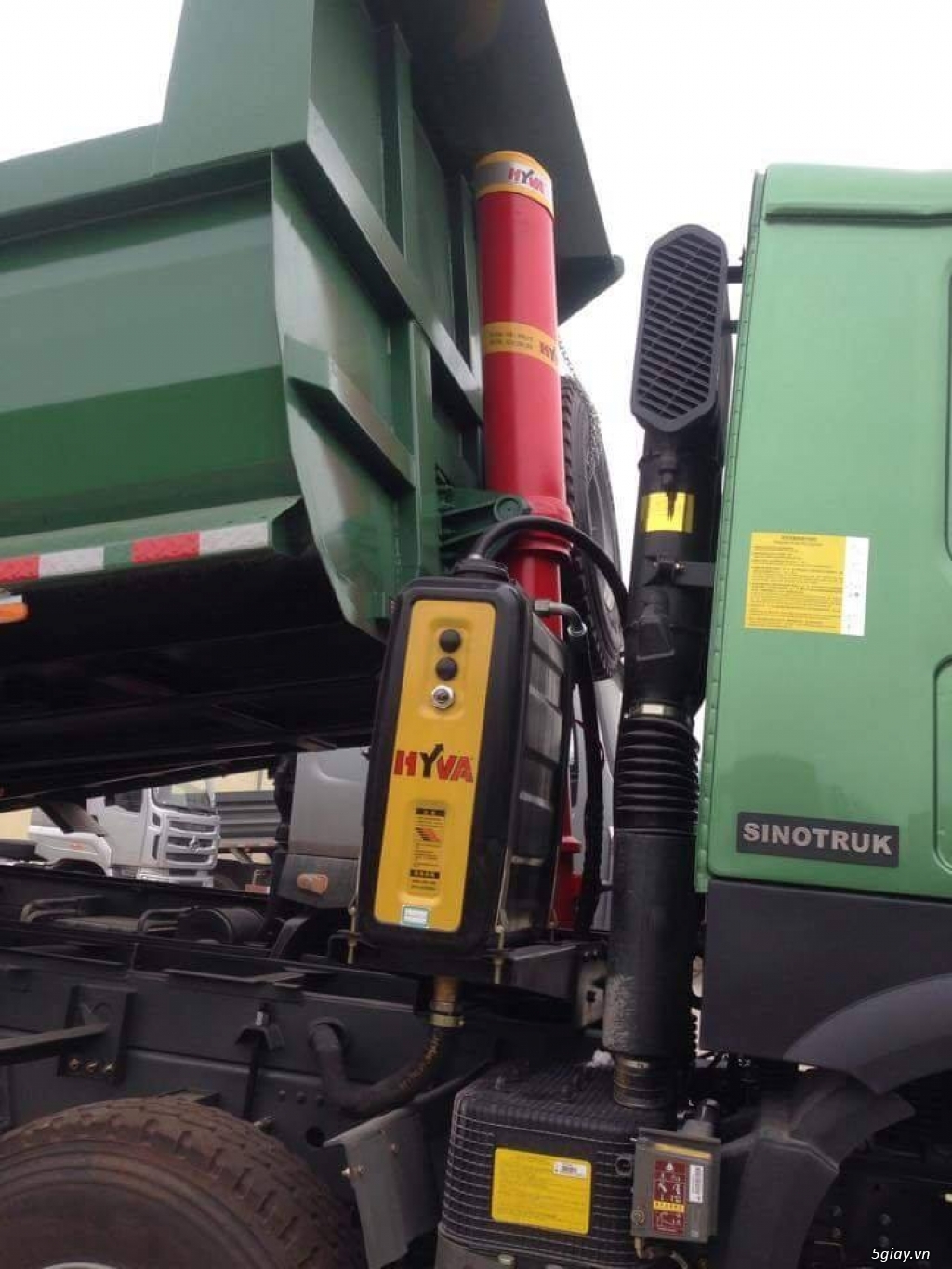 Howo ben 4 chân thùng đúc 2016 - 1